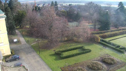 Příjezdová cesta k zámku