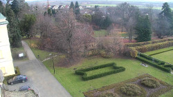 Příjezdová cesta k zámku