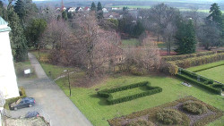 Příjezdová cesta k zámku