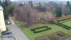 Příjezdová cesta k zámku