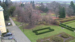 Příjezdová cesta k zámku