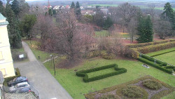 Příjezdová cesta k zámku