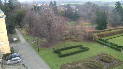 Příjezdová cesta k zámku