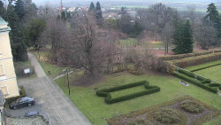 Příjezdová cesta k zámku