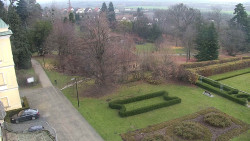 Příjezdová cesta k zámku