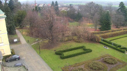 Příjezdová cesta k zámku