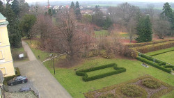 Příjezdová cesta k zámku