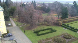 Příjezdová cesta k zámku