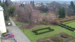 Příjezdová cesta k zámku