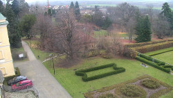 Příjezdová cesta k zámku