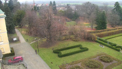 Příjezdová cesta k zámku