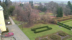 Příjezdová cesta k zámku