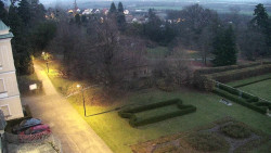 Příjezdová cesta k zámku