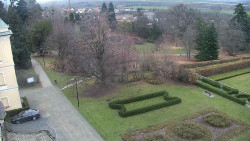 Příjezdová cesta k zámku