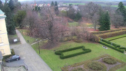 Příjezdová cesta k zámku