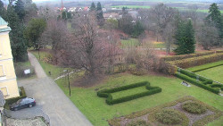 Příjezdová cesta k zámku