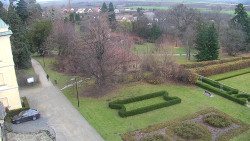 Příjezdová cesta k zámku