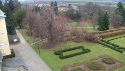 Příjezdová cesta k zámku