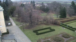 Příjezdová cesta k zámku