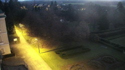 Příjezdová cesta k zámku