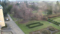 Příjezdová cesta k zámku