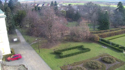 Příjezdová cesta k zámku