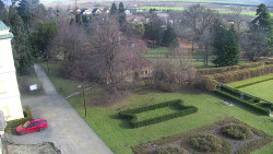 Příjezdová cesta k zámku