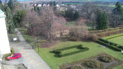 Příjezdová cesta k zámku