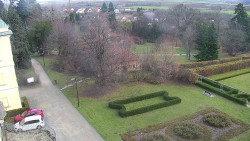 Příjezdová cesta k zámku