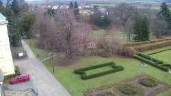 Příjezdová cesta k zámku