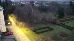 Příjezdová cesta k zámku