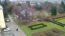 Příjezdová cesta k zámku