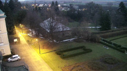 Příjezdová cesta k zámku