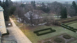 Příjezdová cesta k zámku