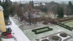 Příjezdová cesta k zámku