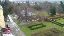 Příjezdová cesta k zámku