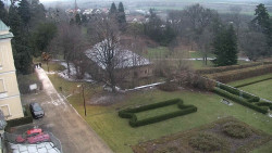 Příjezdová cesta k zámku