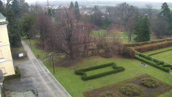 Příjezdová cesta k zámku