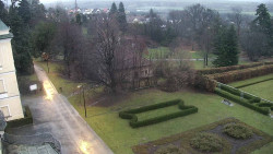 Příjezdová cesta k zámku