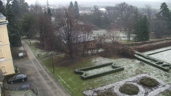 Příjezdová cesta k zámku