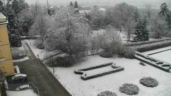 Příjezdová cesta k zámku