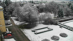 Příjezdová cesta k zámku