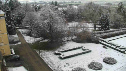 Příjezdová cesta k zámku