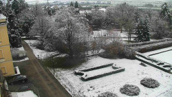 Příjezdová cesta k zámku