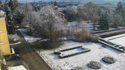 Příjezdová cesta k zámku