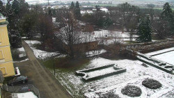 Příjezdová cesta k zámku