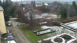 Příjezdová cesta k zámku