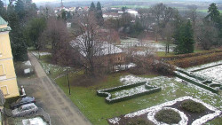 Příjezdová cesta k zámku