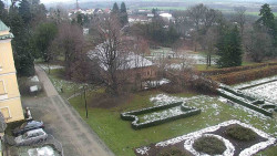 Příjezdová cesta k zámku