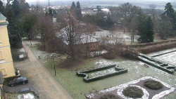 Příjezdová cesta k zámku